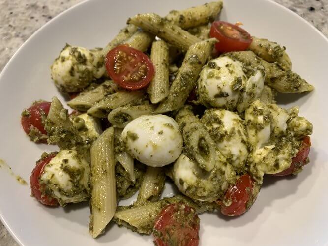 Salade de pâtes au pesto