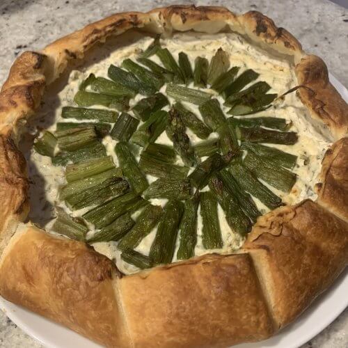 Tarte chèvre asperges ronde