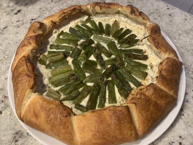 Tarte chèvre asperges ronde