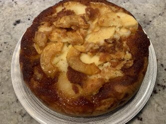 Gâteau aux pommes caramélisées