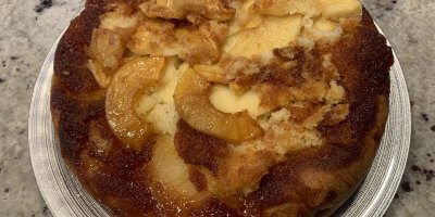 Gâteau aux pommes caramélisées