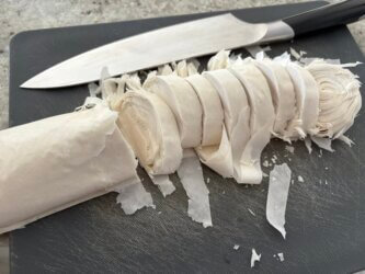Pâte filou coupée en tronçons