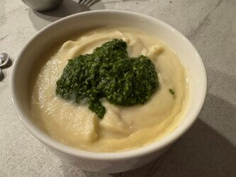 Velouté de céleri-rave à la coriandre